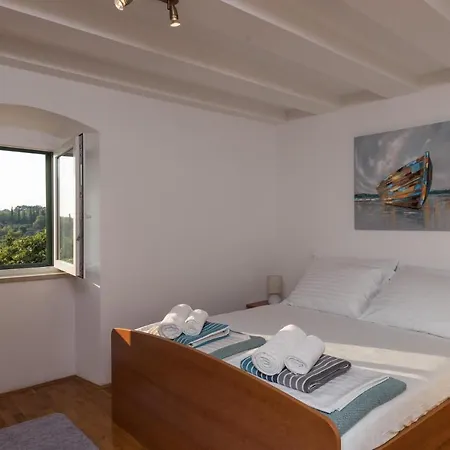 Апартаменты Luic - Three-bedroom With Terrace And Swimming Pool *