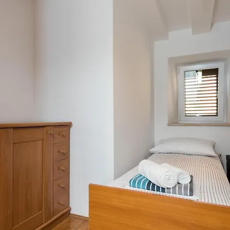 Luic - Three-bedroom With Terrace And Swimming Pool Апартаменты