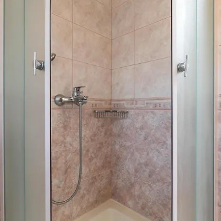 Luic - Three-bedroom With Terrace And Swimming Pool * Чилипи