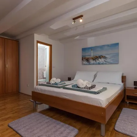 Luic - Three-bedroom With Terrace And Swimming Pool Апартаменты *