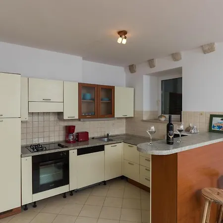 Luic - Three-bedroom With Terrace And Swimming Pool Апартаменты *