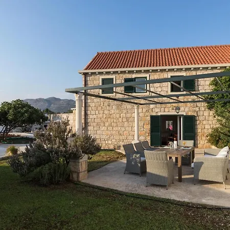 Апартаменты Luic - Three-bedroom With Terrace And Swimming Pool Чилипи