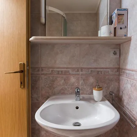 Luic - Three-bedroom With Terrace And Swimming Pool * Чилипи