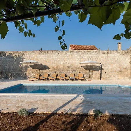 Апартаменты Luic - Three-bedroom With Terrace And Swimming Pool