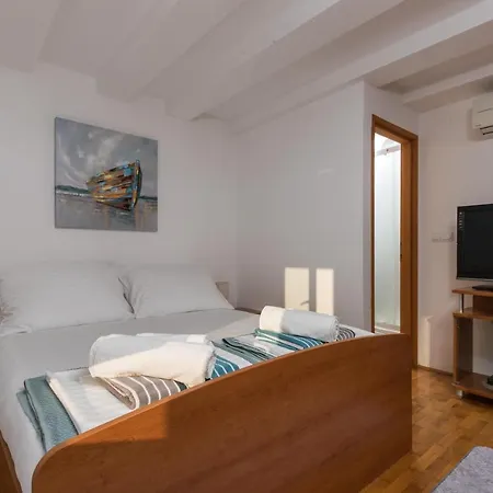 Luic - Three-bedroom With Terrace And Swimming Pool * Cilipi