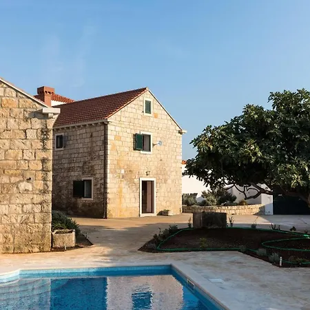 Luic - Three-bedroom With Terrace And Swimming Pool Apartment Cilipi