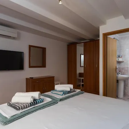 Luic - Three-bedroom With Terrace And Swimming Pool Apartment *